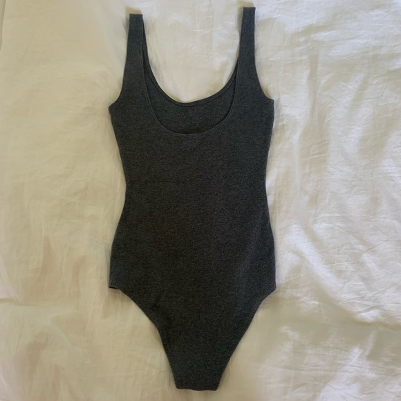Wilfred Free Scoop Neck Bodysuit w/ button bottom - Picture 2 of 6